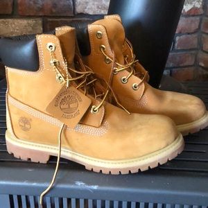 Women’s size 7 Timberlands